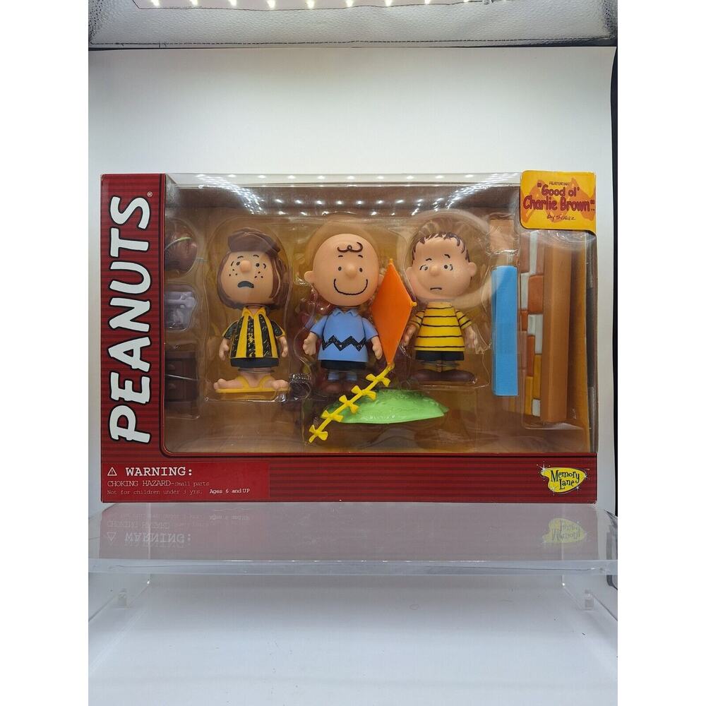 40)Peanuts Characters; PEPPERMINT PATTY, CHARLIE BROWN, AND LINUS 5in Figurines.